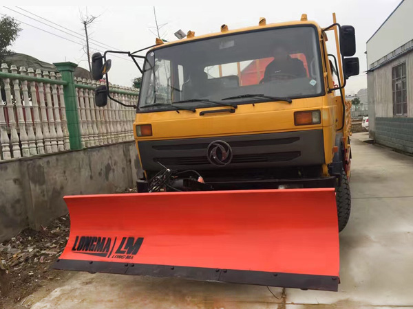 東風(fēng)145國五多功能除雪車