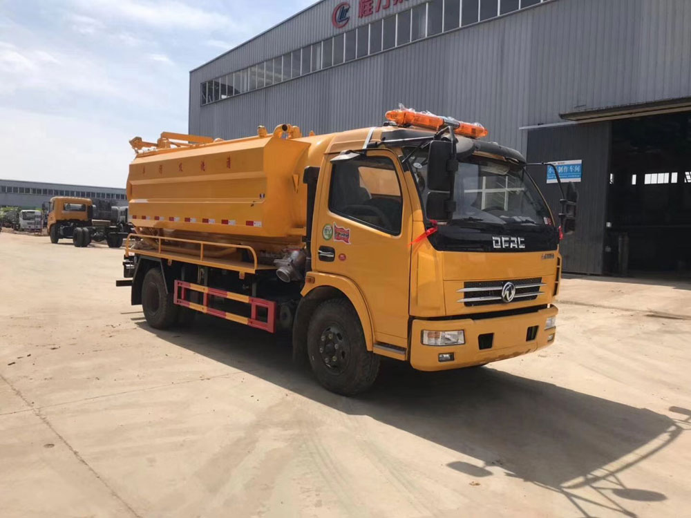 大多利卡清洗吸污車順利發車