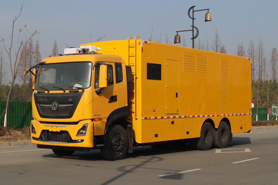 東風天龍后雙橋搶險救援車/帶臥鋪