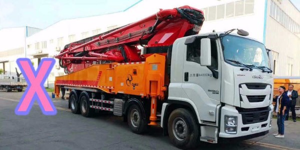 針對開閉兩種系統，小型泵車的正常作業溫度應怎樣滿足？